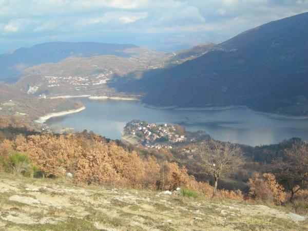 Spettacolo Sul Lago Del Turano