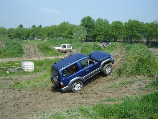 Luca 4x4 che incomincia a scalare